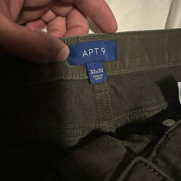 Gently used APT. 9 Men’s Pants in size 32x32, a sleek and versatile green color. - Picture 3 of 3